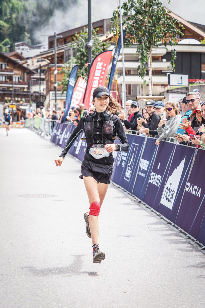 Astrid Hochart en course de trail running